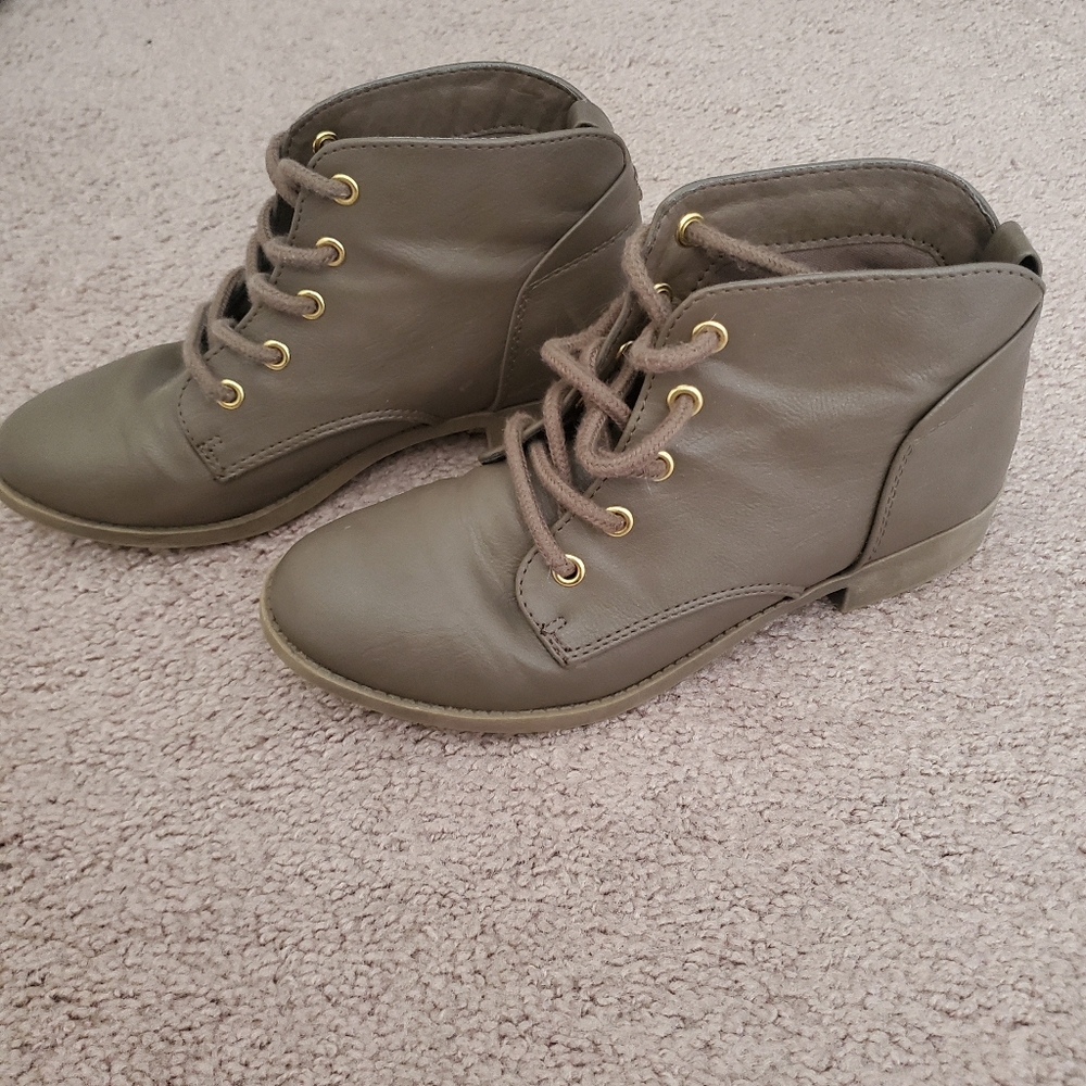Low cut boots